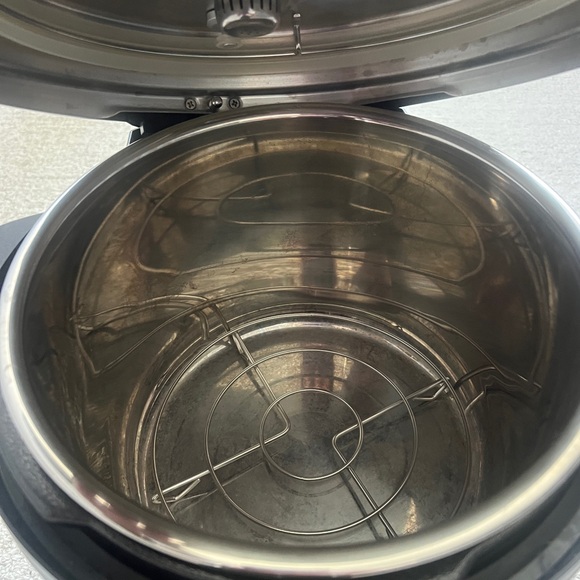 Instant Pot - Picture 2 of 4